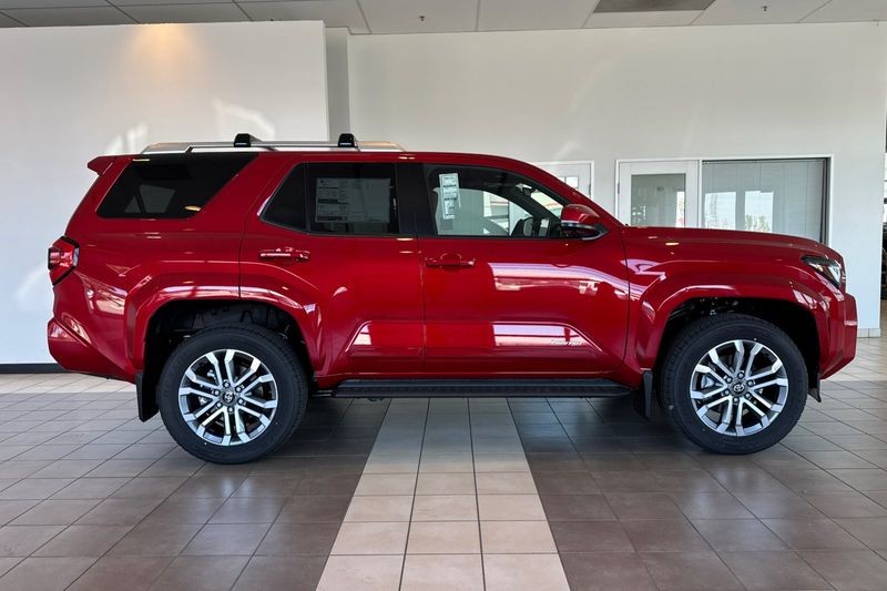 Toyota 4Runner Vehicle Full-screen Gallery Image 04