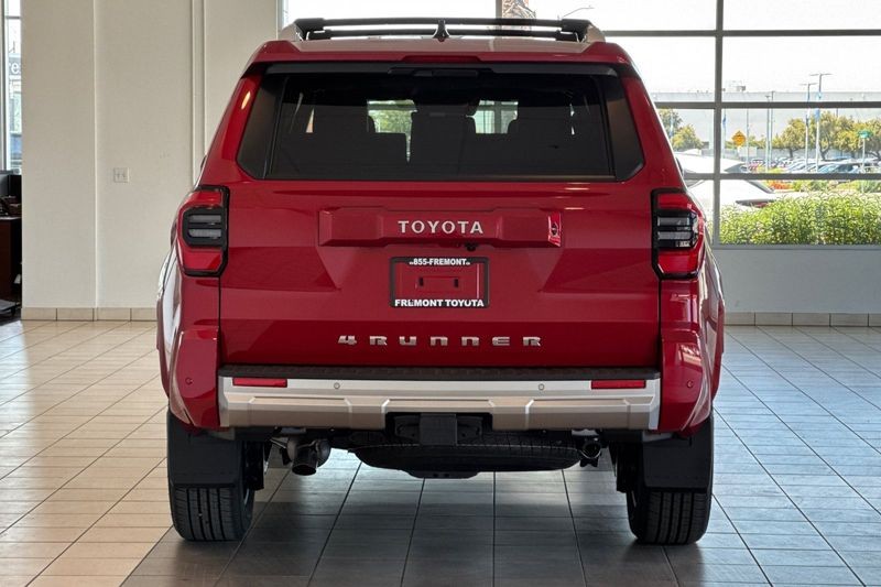Toyota 4Runner Vehicle Full-screen Gallery Image 06