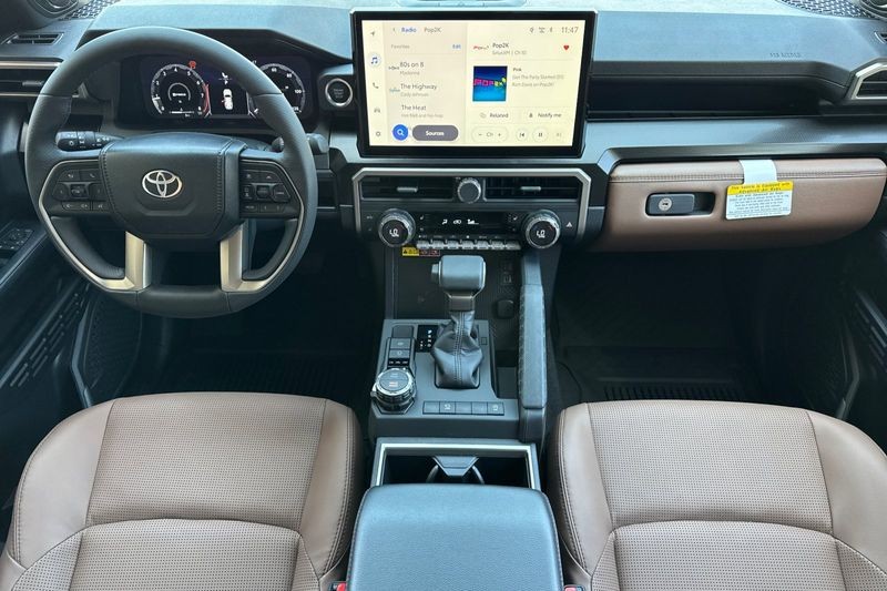 Toyota 4Runner Vehicle Full-screen Gallery Image 11