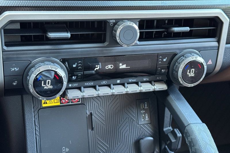 Toyota 4Runner Vehicle Full-screen Gallery Image 19