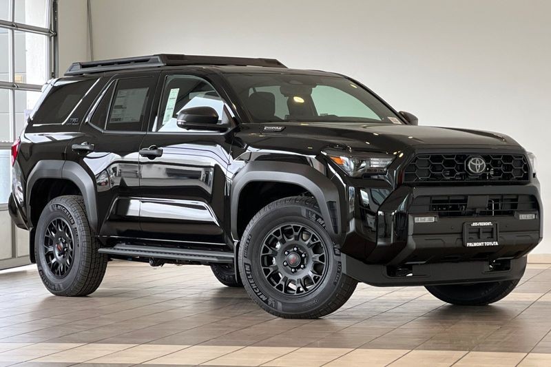 Toyota 4Runner i-FORCE MAX Hybrid Vehicle Full-screen Gallery Image 02