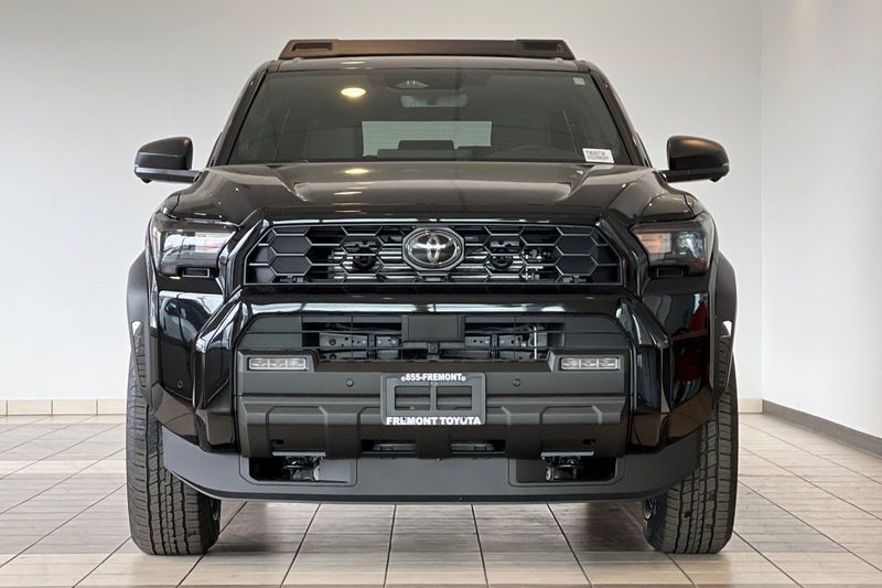 Toyota 4Runner i-FORCE MAX Hybrid Vehicle Full-screen Gallery Image 03