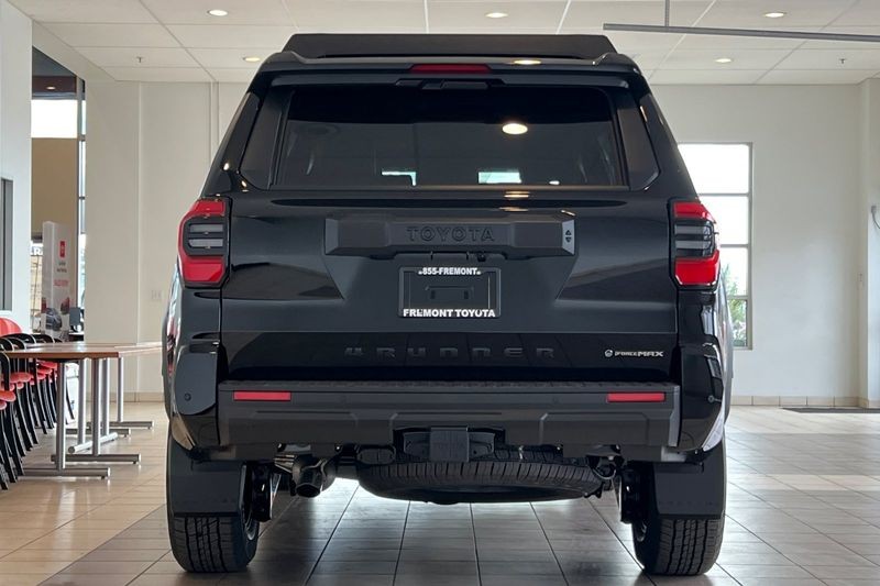 Toyota 4Runner i-FORCE MAX Hybrid Vehicle Full-screen Gallery Image 06