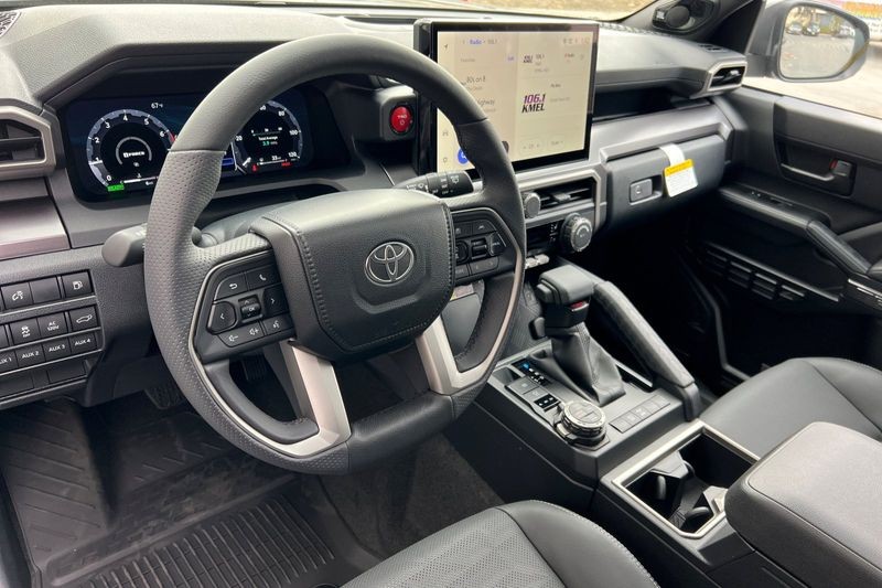 Toyota 4Runner i-FORCE MAX Hybrid Vehicle Full-screen Gallery Image 08