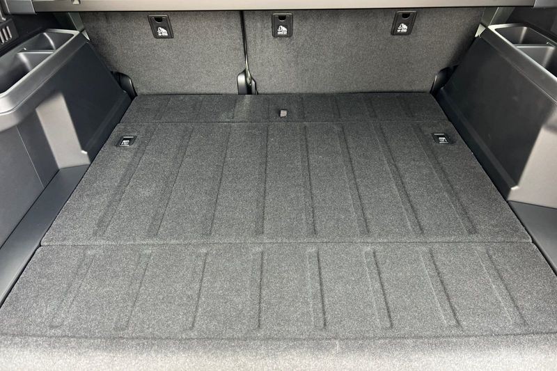 Toyota 4Runner i-FORCE MAX Hybrid Vehicle Full-screen Gallery Image 13