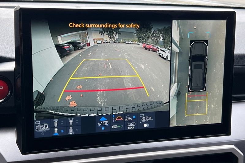 Toyota 4Runner i-FORCE MAX Hybrid Vehicle Full-screen Gallery Image 17