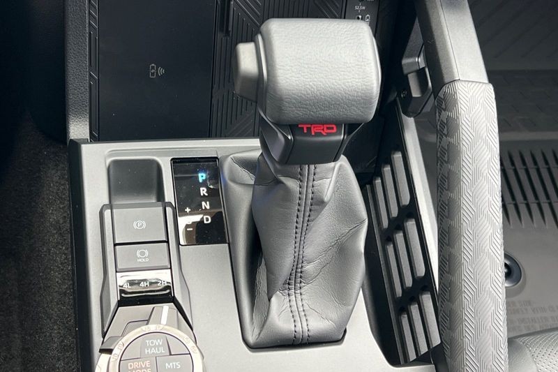 Toyota 4Runner i-FORCE MAX Hybrid Vehicle Full-screen Gallery Image 19
