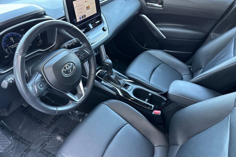Toyota Corolla Cross Vehicle Full-screen Gallery Image 10