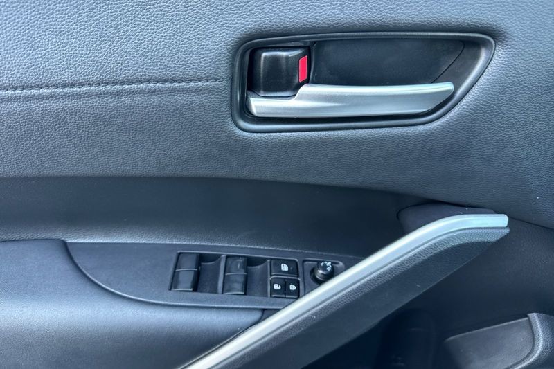 Toyota Corolla Cross Vehicle Full-screen Gallery Image 11