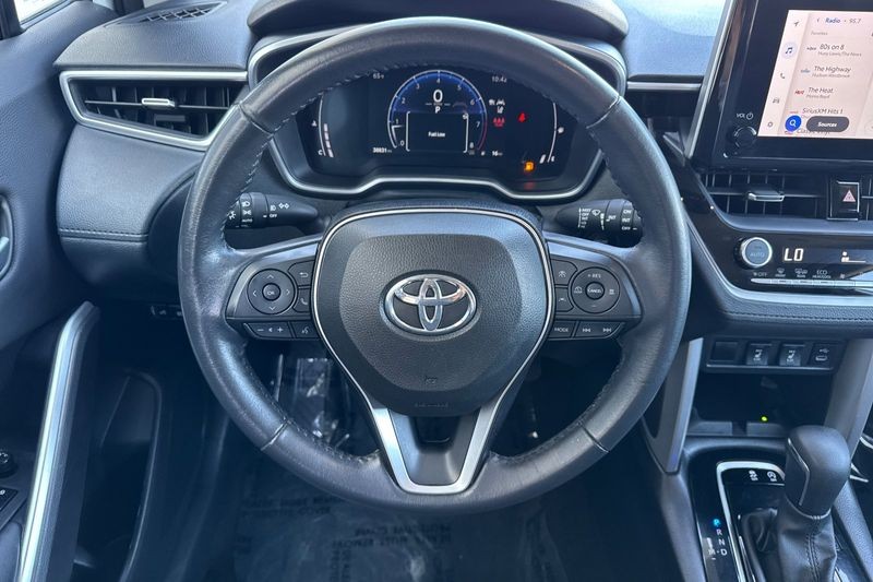 Toyota Corolla Cross Vehicle Full-screen Gallery Image 14