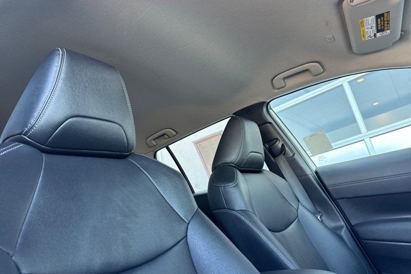 Toyota Corolla Cross Vehicle Full-screen Gallery Image 17