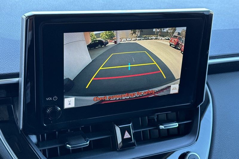 Toyota Corolla Cross Vehicle Full-screen Gallery Image 19