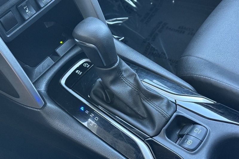 Toyota Corolla Cross Vehicle Full-screen Gallery Image 21