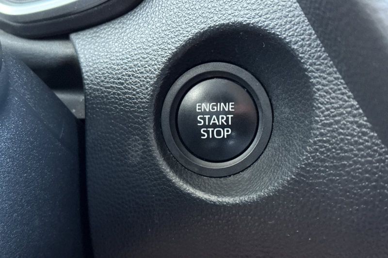 Toyota Corolla Cross Vehicle Full-screen Gallery Image 22