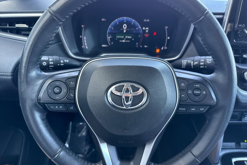 Toyota Corolla Cross Vehicle Full-screen Gallery Image 23