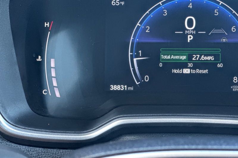 Toyota Corolla Cross Vehicle Full-screen Gallery Image 25