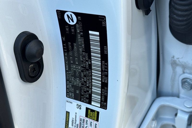 Toyota Corolla Cross Vehicle Full-screen Gallery Image 29