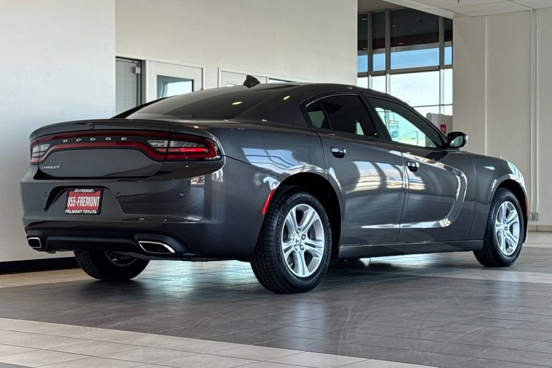 Dodge Charger Vehicle Full-screen Gallery Image 04