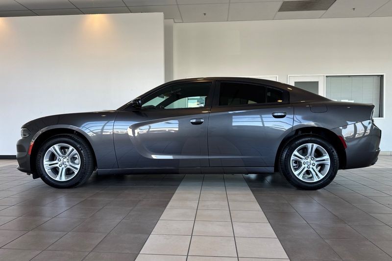 Dodge Charger Vehicle Full-screen Gallery Image 07