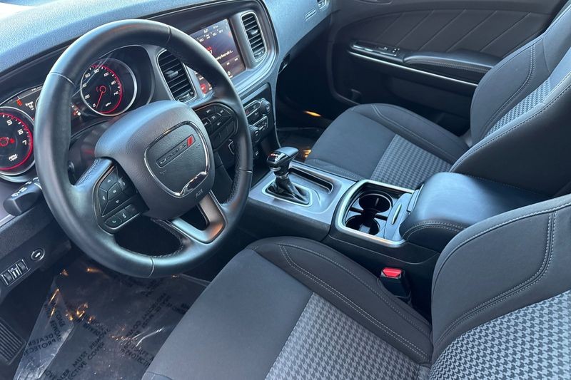 Dodge Charger Vehicle Full-screen Gallery Image 10