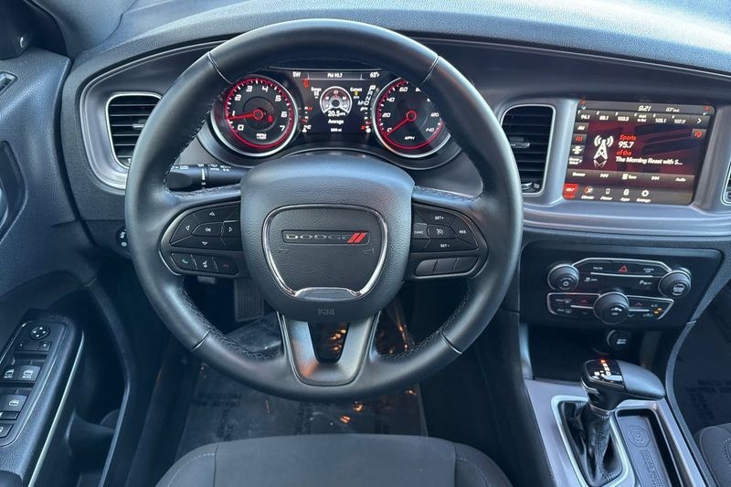 Dodge Charger Vehicle Full-screen Gallery Image 14
