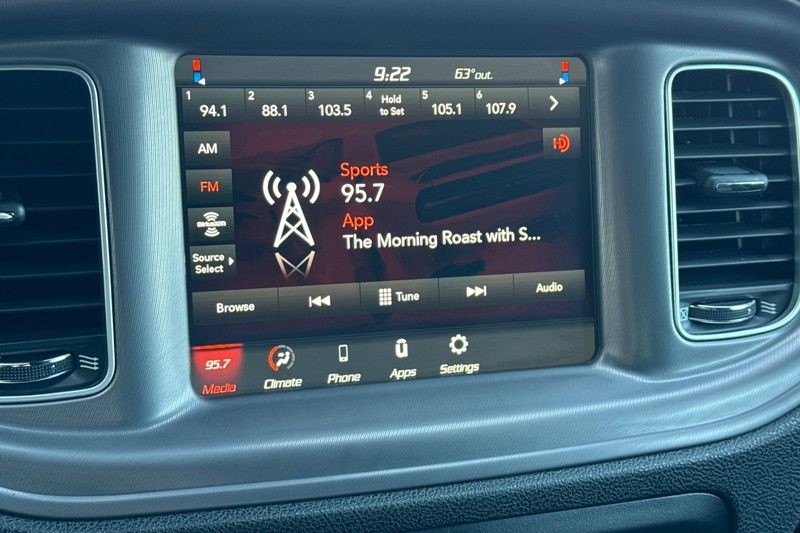 Dodge Charger Vehicle Full-screen Gallery Image 17