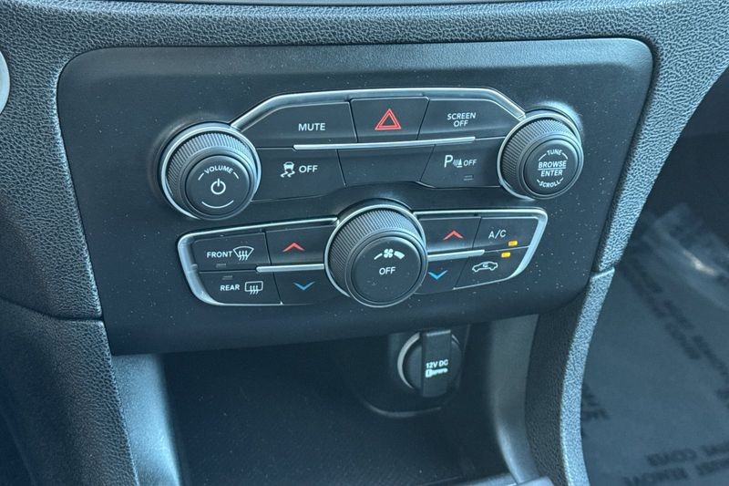 Dodge Charger Vehicle Full-screen Gallery Image 19