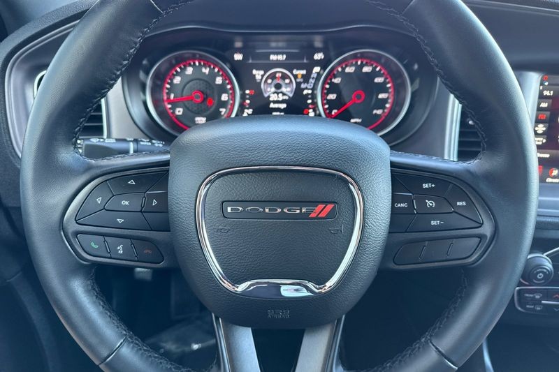 Dodge Charger Vehicle Full-screen Gallery Image 22