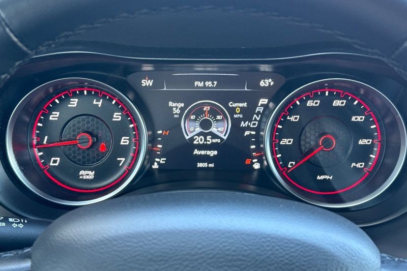 Dodge Charger Vehicle Full-screen Gallery Image 23