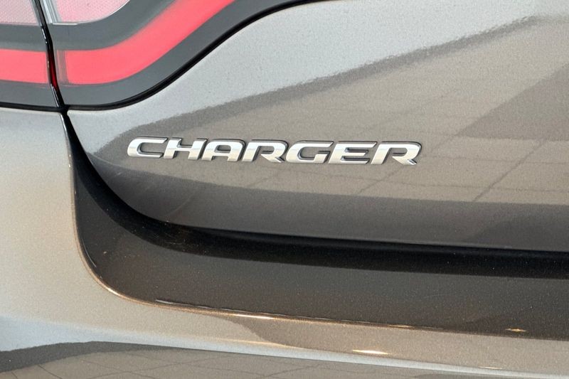 Dodge Charger Vehicle Full-screen Gallery Image 26