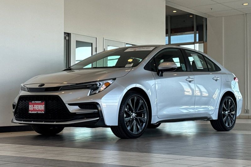 Toyota Corolla Vehicle Full-screen Gallery Image 08