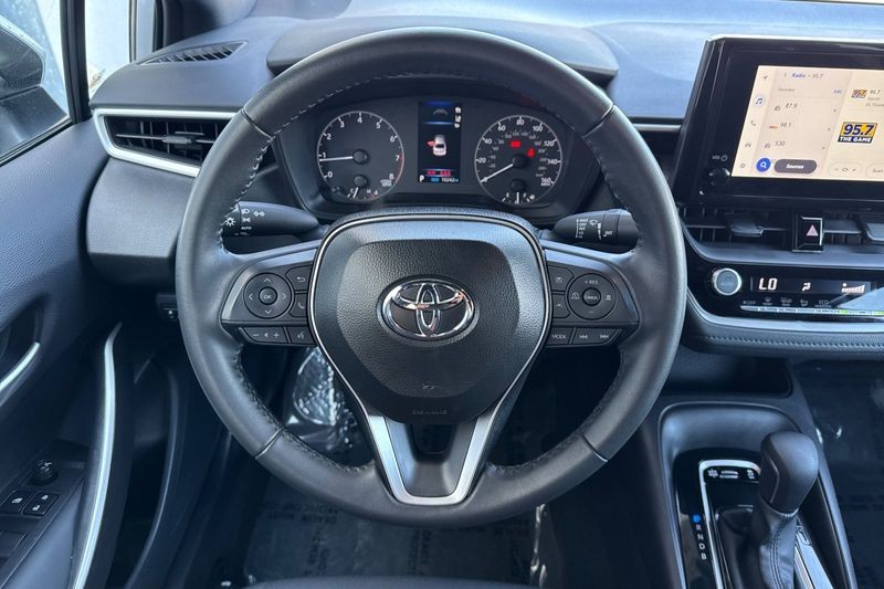 Toyota Corolla Vehicle Full-screen Gallery Image 14