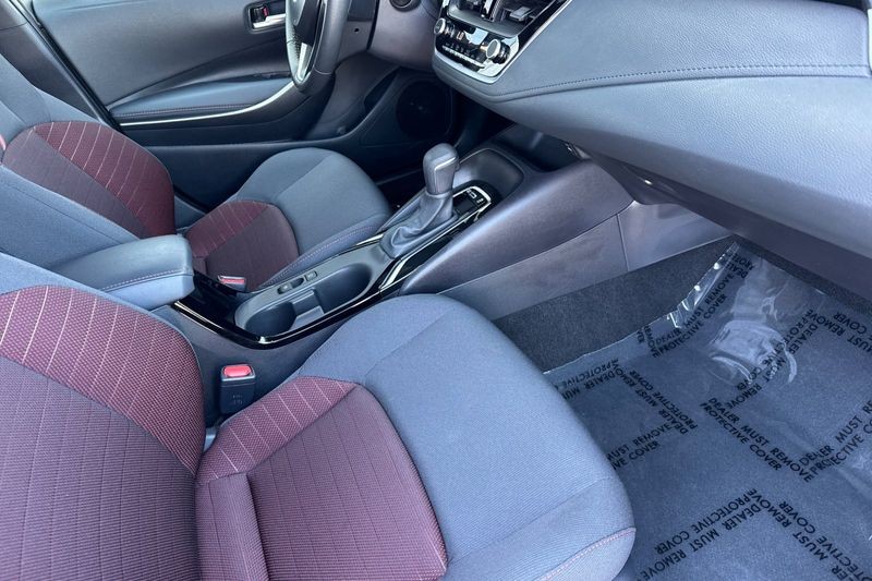 Toyota Corolla Vehicle Full-screen Gallery Image 15