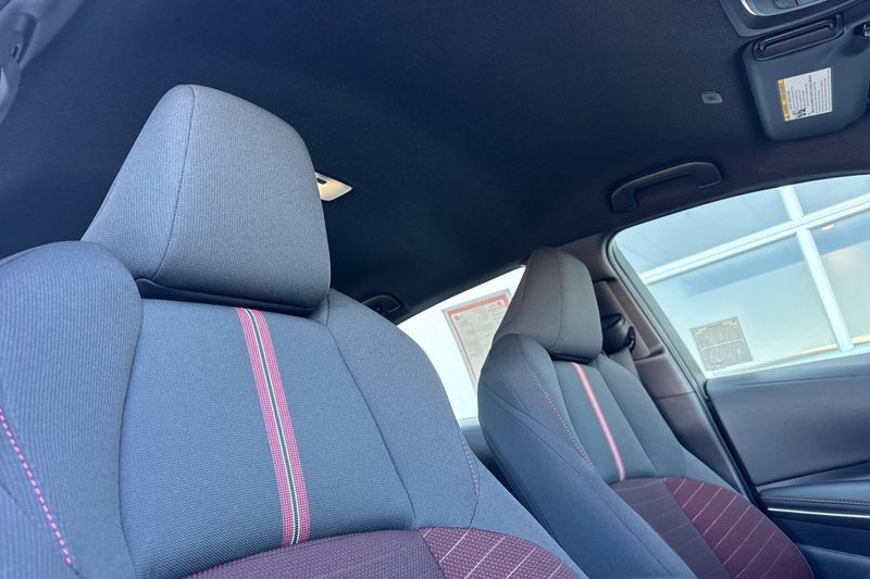 Toyota Corolla Vehicle Full-screen Gallery Image 16