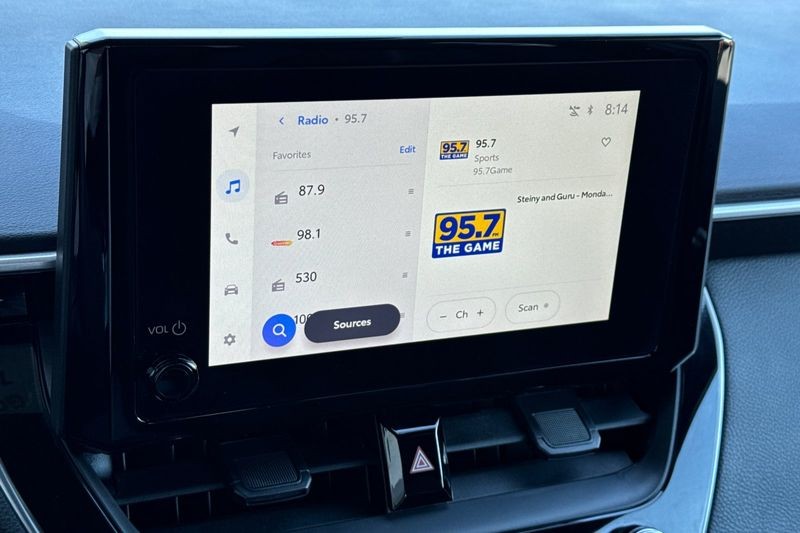Toyota Corolla Vehicle Full-screen Gallery Image 17