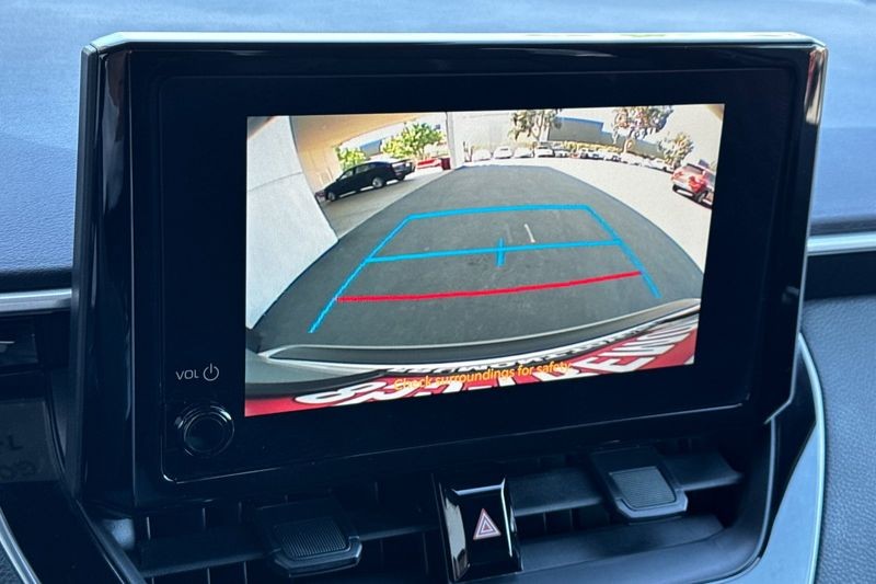 Toyota Corolla Vehicle Full-screen Gallery Image 18