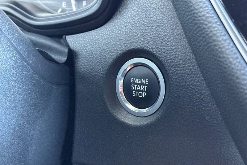 Toyota Corolla Vehicle Full-screen Gallery Image 21