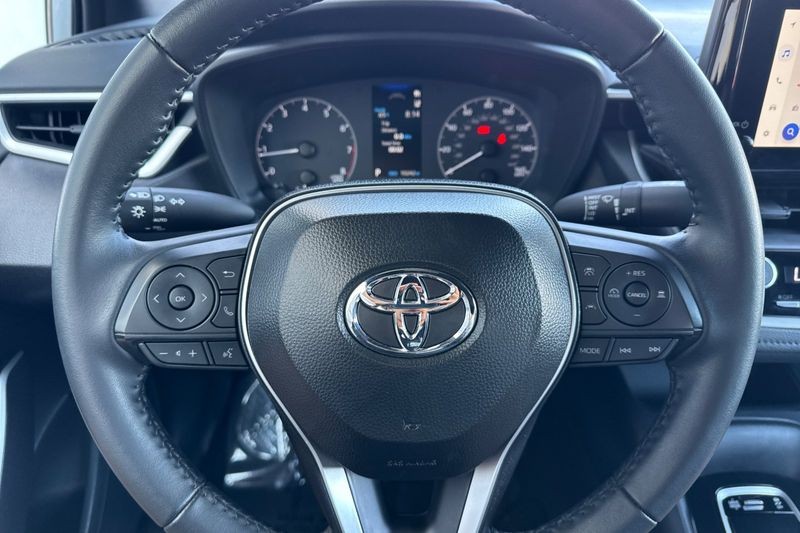 Toyota Corolla Vehicle Full-screen Gallery Image 22
