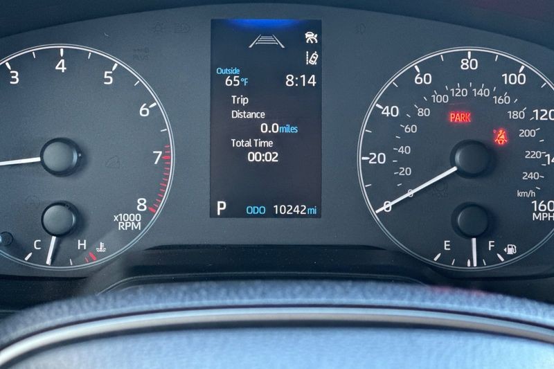 Toyota Corolla Vehicle Full-screen Gallery Image 24