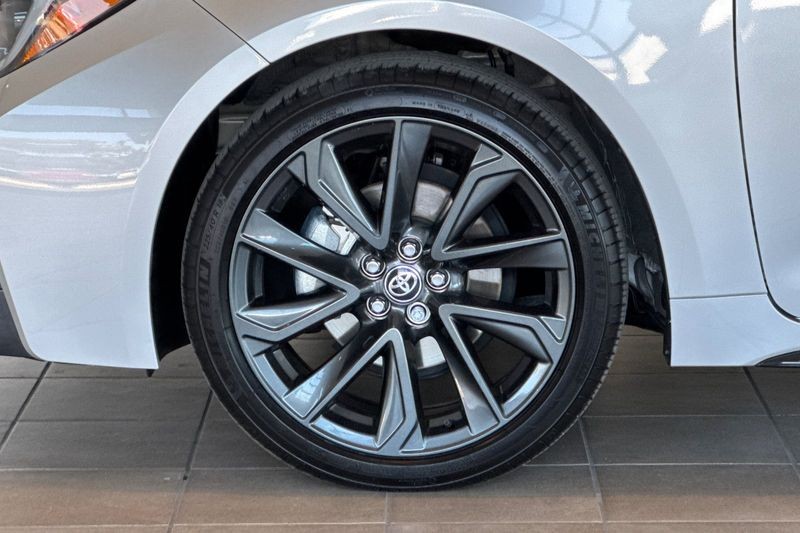 Toyota Corolla Vehicle Full-screen Gallery Image 25