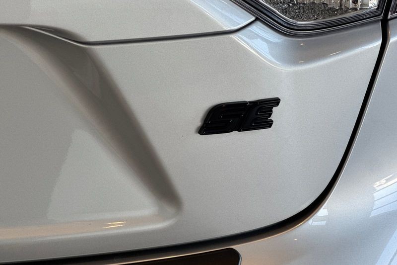 Toyota Corolla Vehicle Full-screen Gallery Image 26