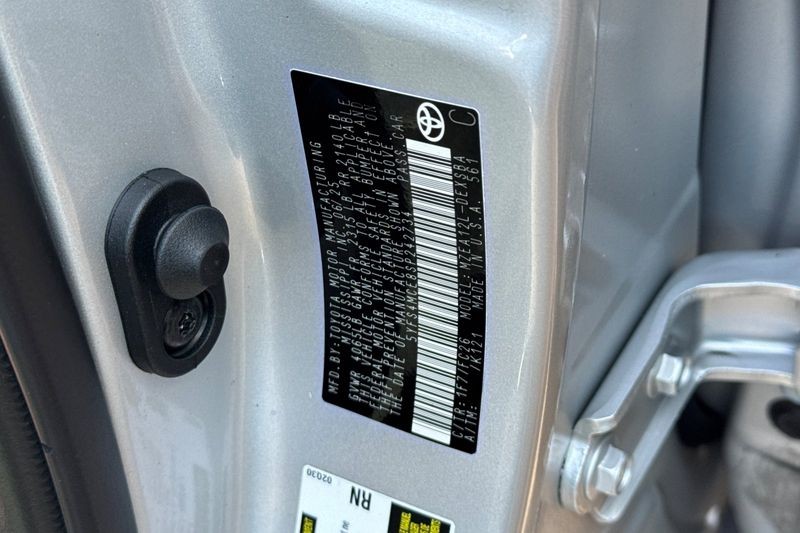 Toyota Corolla Vehicle Full-screen Gallery Image 28