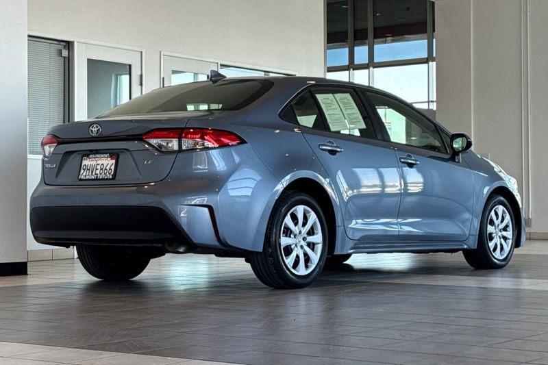 Toyota Corolla Vehicle Full-screen Gallery Image 04
