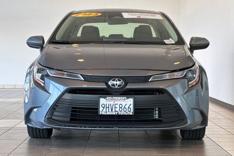 Toyota Corolla Vehicle Full-screen Gallery Image 09