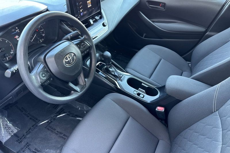 Toyota Corolla Vehicle Full-screen Gallery Image 10