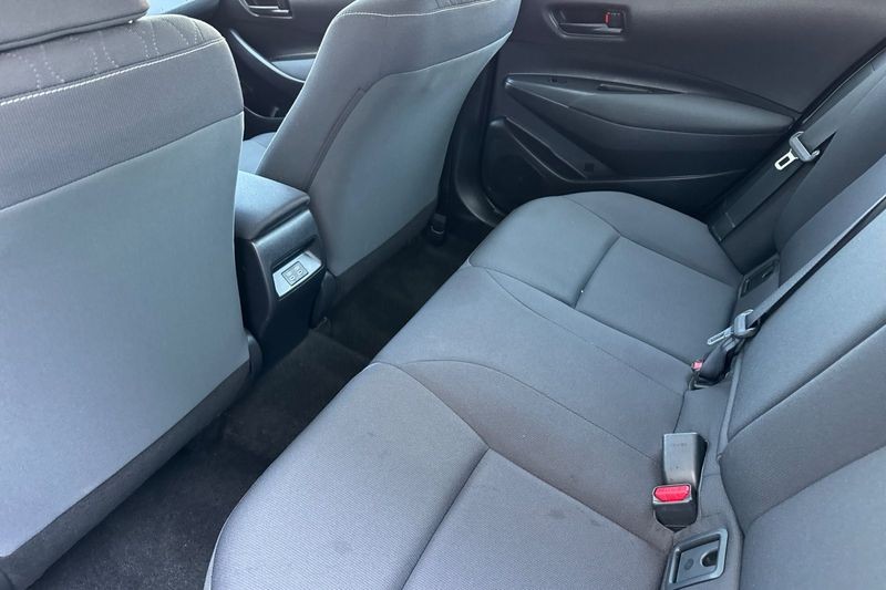 Toyota Corolla Vehicle Full-screen Gallery Image 12