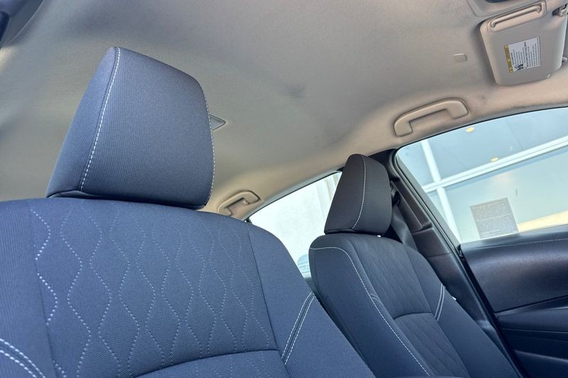 Toyota Corolla Vehicle Full-screen Gallery Image 16