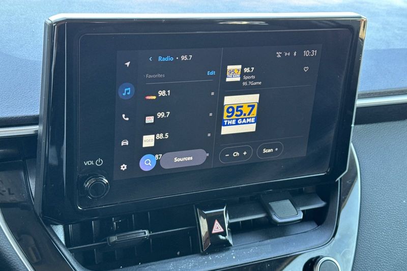 Toyota Corolla Vehicle Full-screen Gallery Image 17