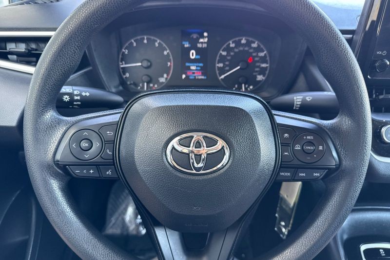 Toyota Corolla Vehicle Full-screen Gallery Image 21