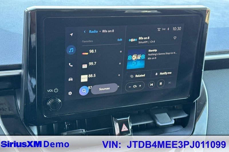 Toyota Corolla Vehicle Full-screen Gallery Image 26